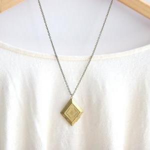 Vintage Locket Necklace // Golden Brass Locket //..